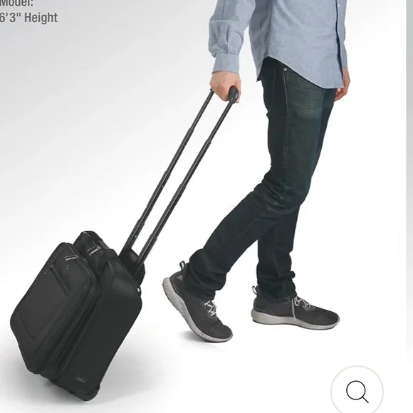 Solo NY Bryant rolling case; never used - Picture 3 of 9